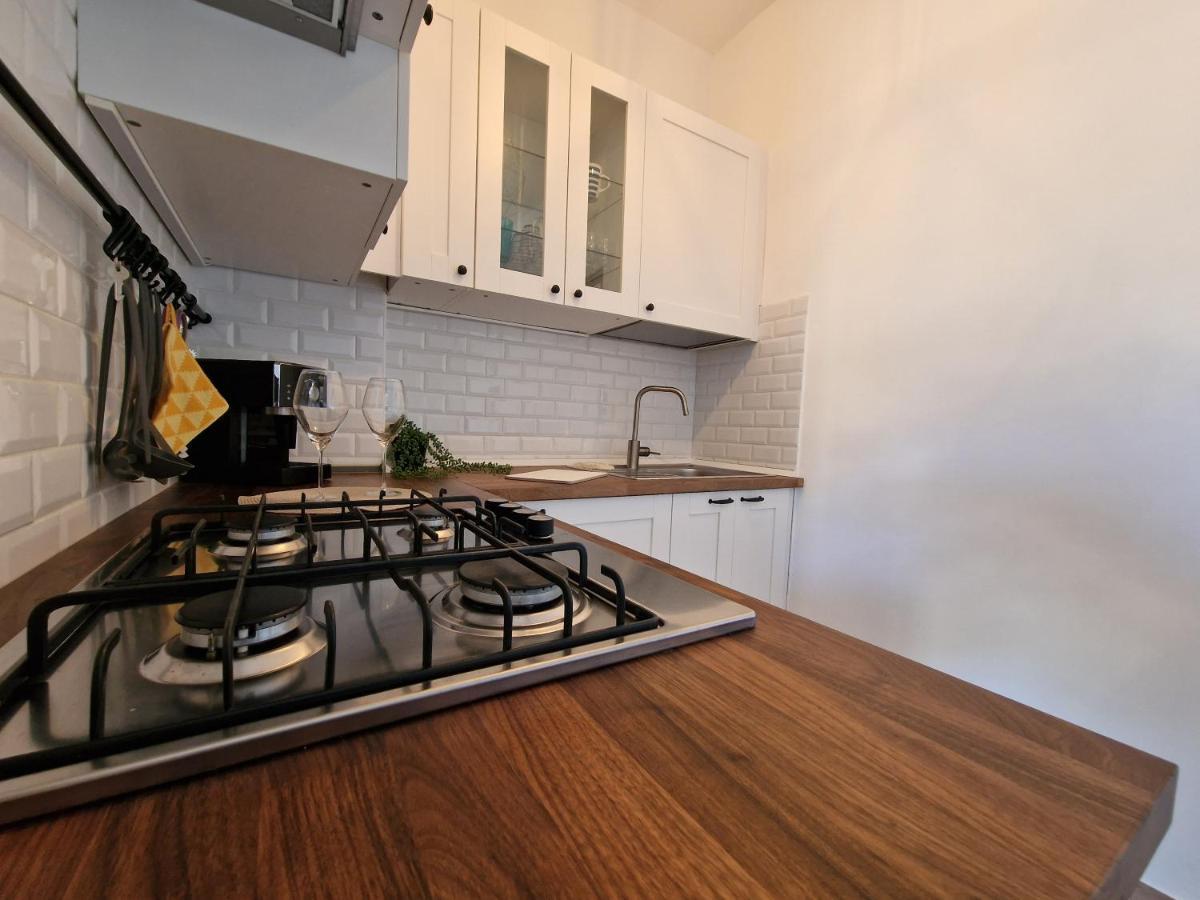 650 Metri Dal Mare - Wifi - Terrazzo - Piscina - A/C Apartment Pietra Ligure Ngoại thất bức ảnh
